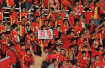 国内足球联赛盛况空前，球迷热情高涨